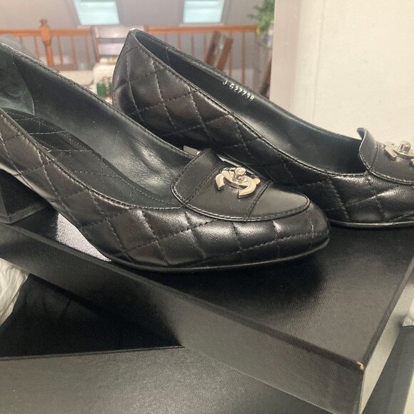 CHANEL Black Quilted Leather Interlocking CC Logo size 8.5 - Picture 2 of 7